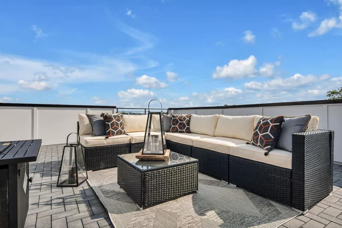 Two Large Homes Minutes To Downtown Holiday home *