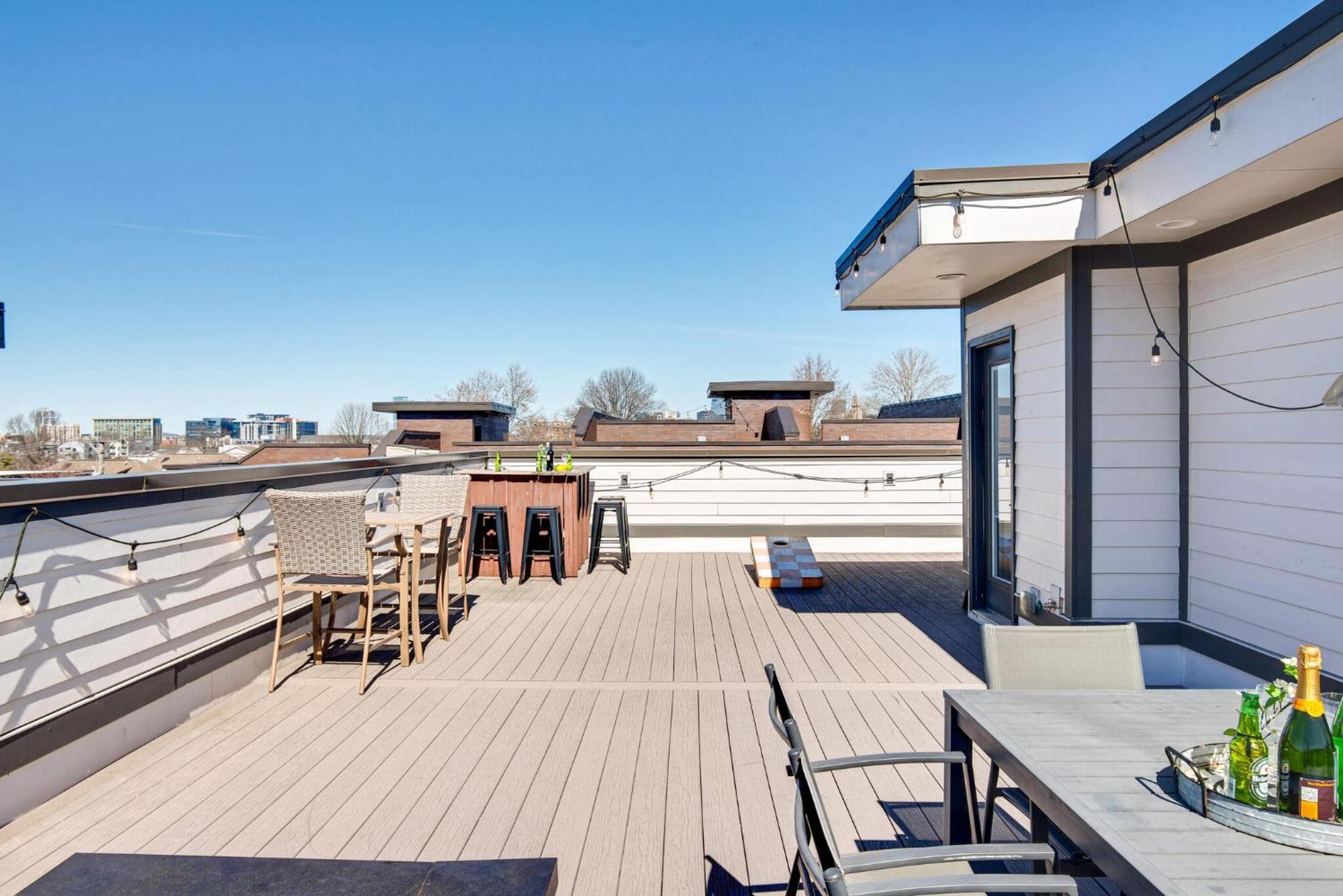 Spacious Close To Belmont Rooftop Nashville