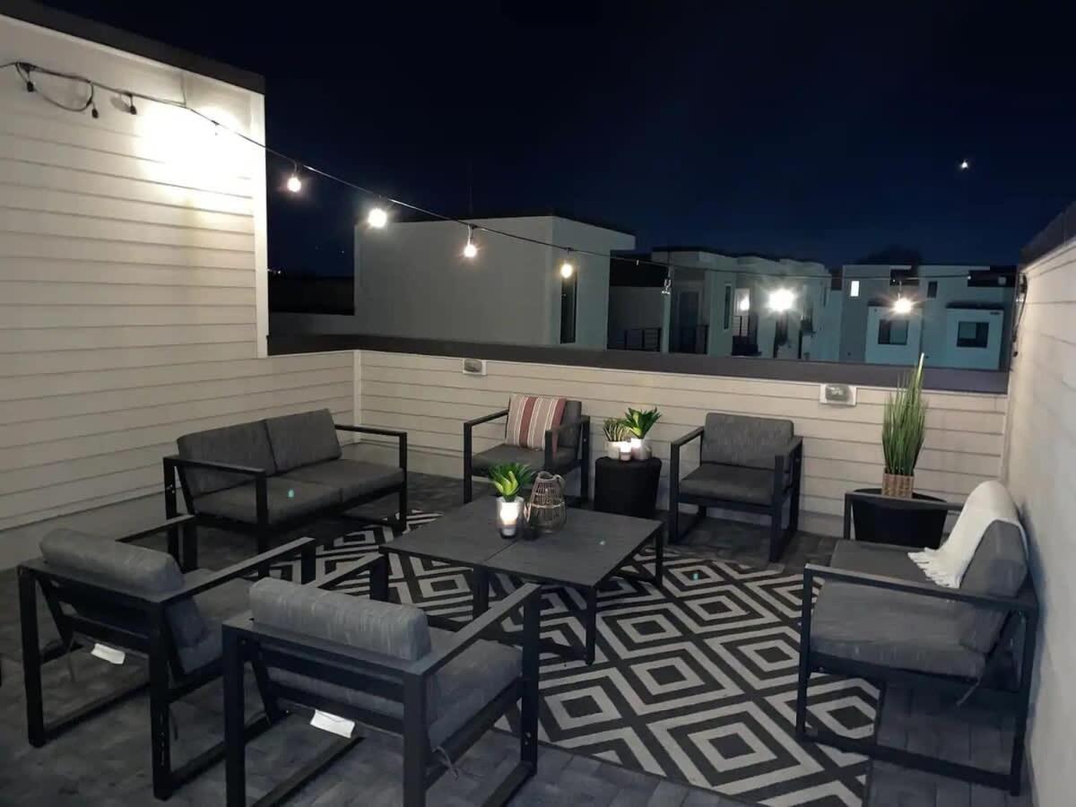 5 Min Uber To Downtown - 2 Car Gargage - Rooftop Holiday home