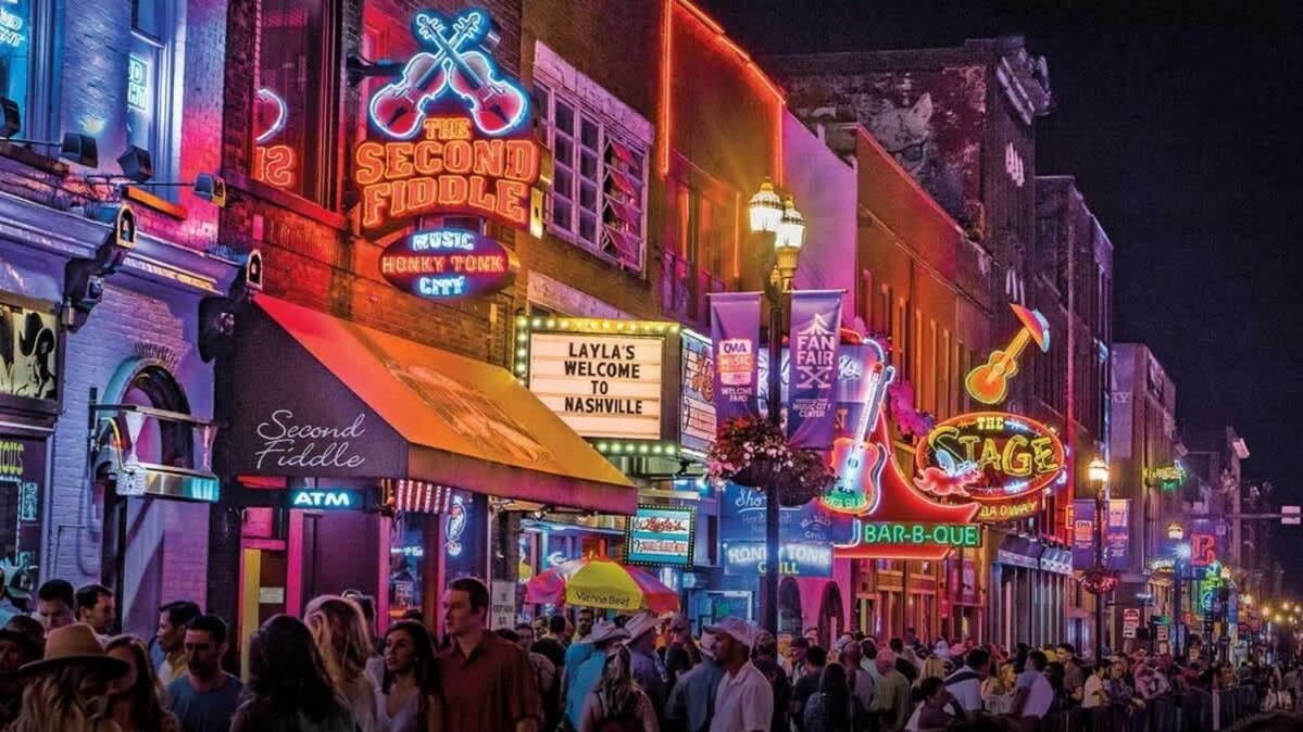 Holiday home 5 Min Uber To Downtown - 2 Car Gargage - Rooftop Nashville