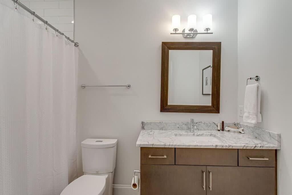 5 Min Uber To Downtown - 2 Car Gargage - Rooftop Holiday home Nashville