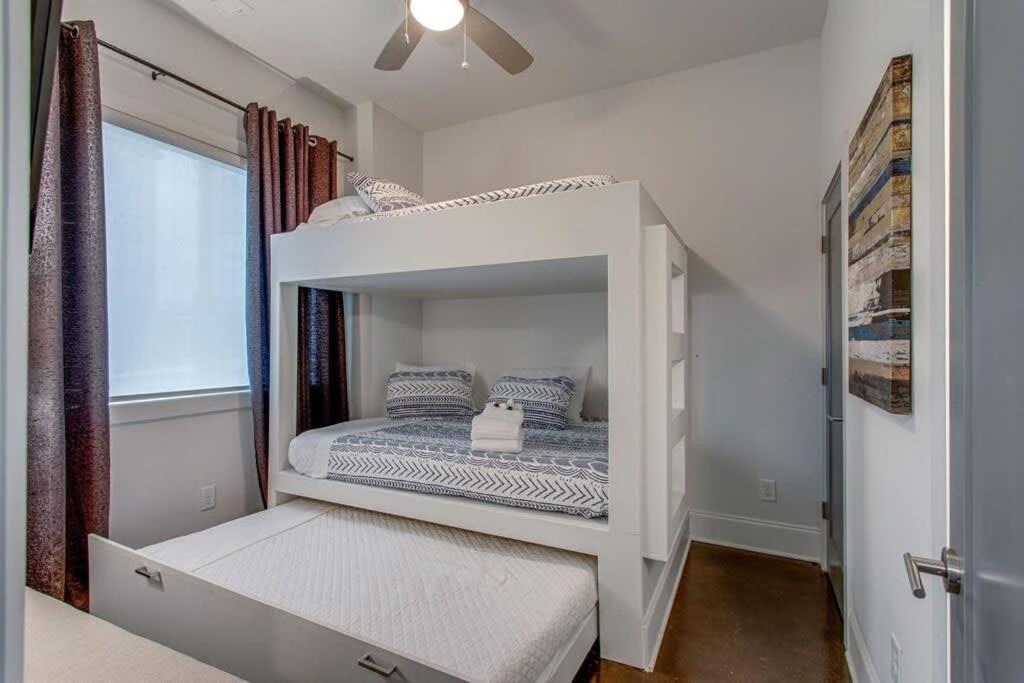 Holiday home 5 Min Uber To Downtown - 2 Car Gargage - Rooftop Nashville