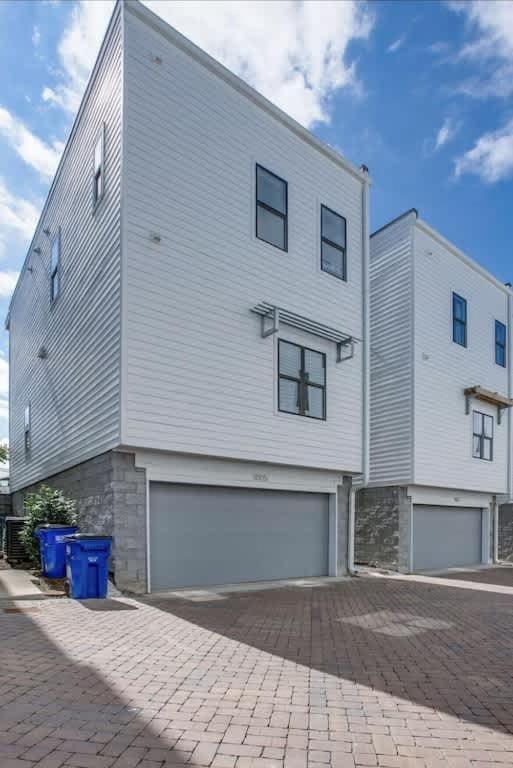 Gorgeous Home-minutes To Lower Broadway Holiday home