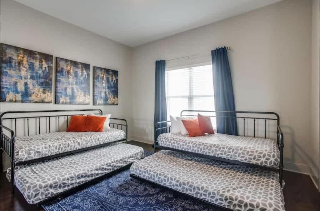 Gorgeous Home-minutes To Lower Broadway Holiday home *