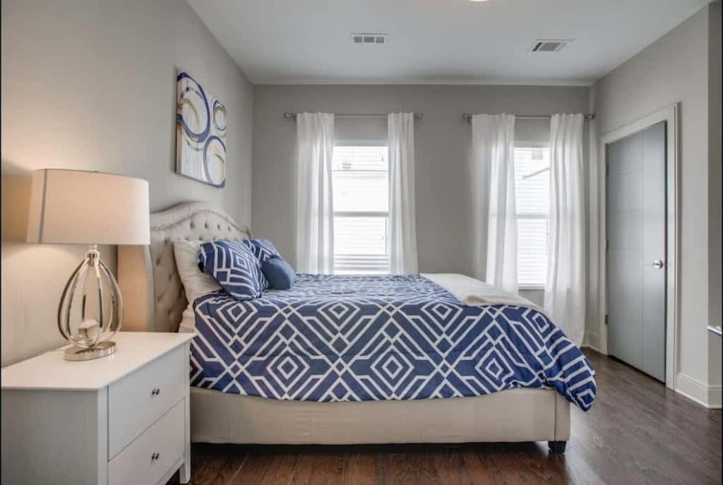 Gorgeous Home-minutes To Lower Broadway Holiday home Nashville