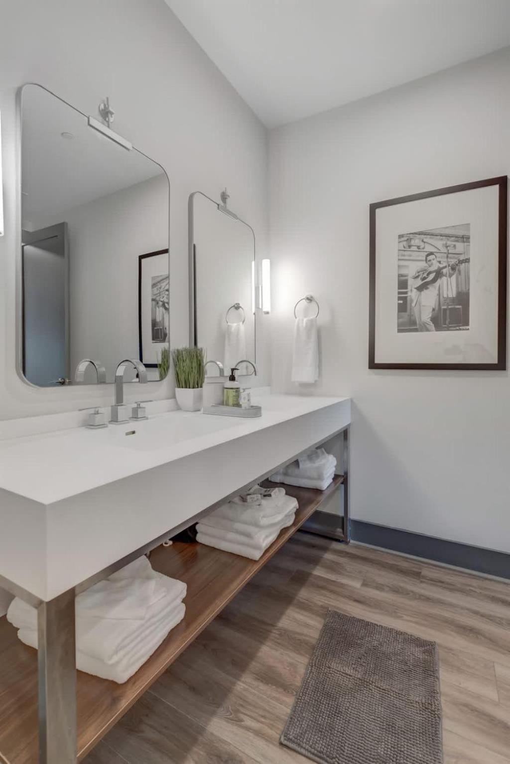 Holiday home 6 Min To Broadway - Gym Rooftop Sleeps 8