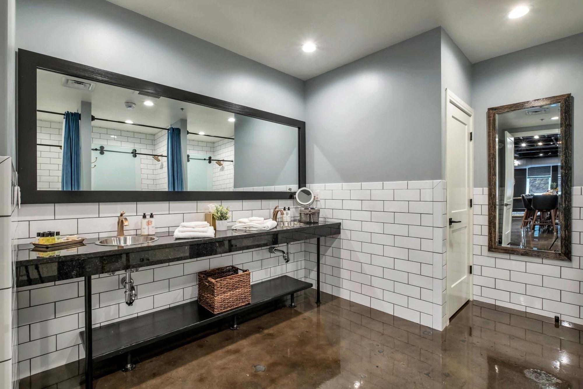 Modern 6br By Maddox * Nashville