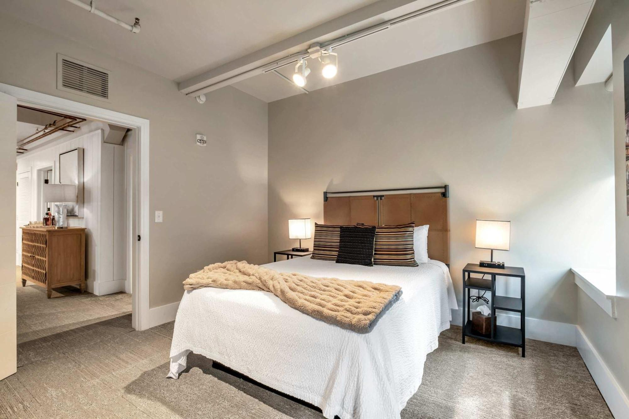 Apartment Hangover Easy 6br By Maddox Nashville