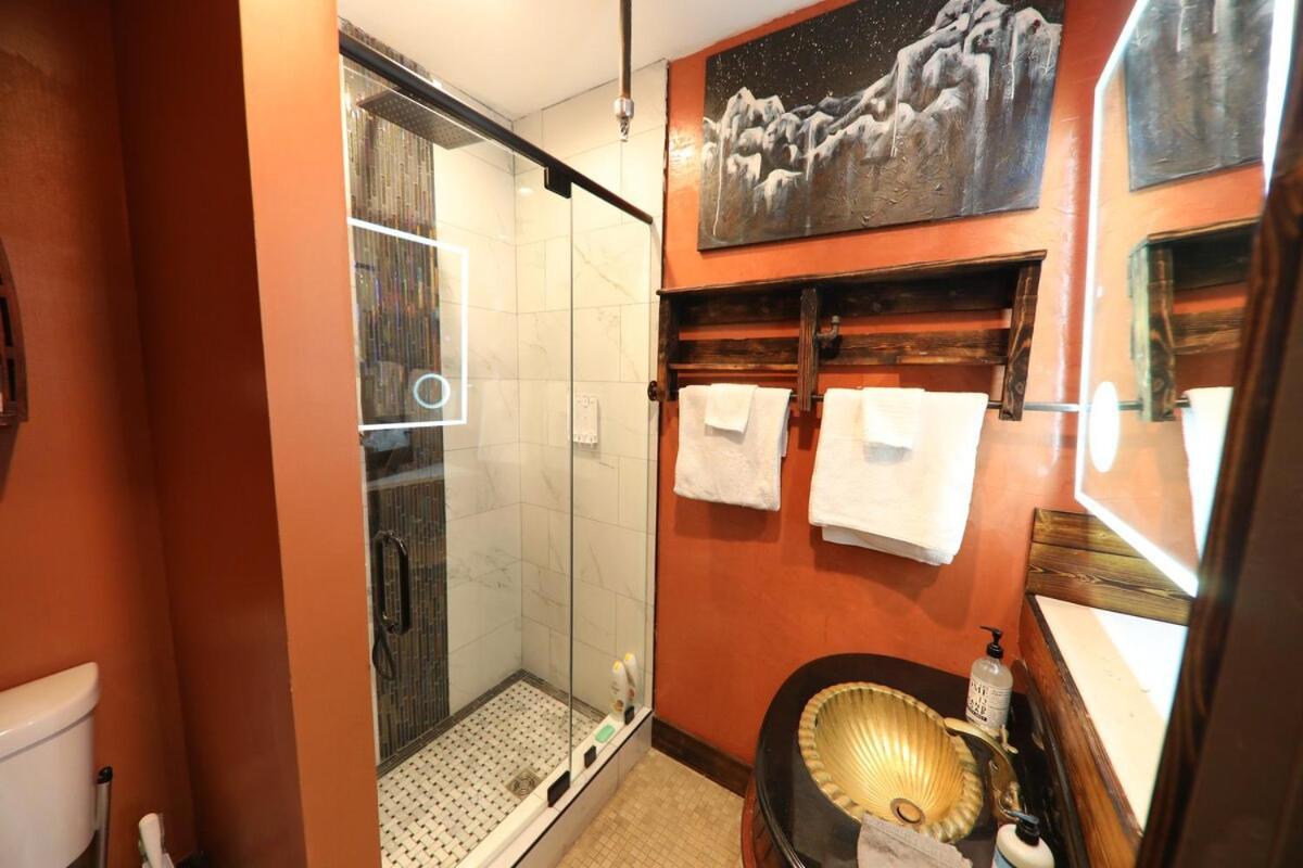 Holiday home Broadway 4br 2bth 2500sf Art Gallery And Steam Nashville