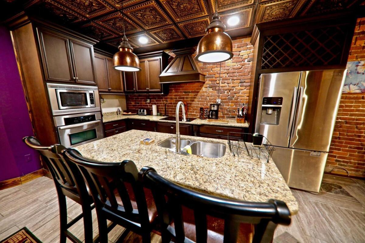 Broadway 4br 2bth 2500sf Art Gallery And Steam *