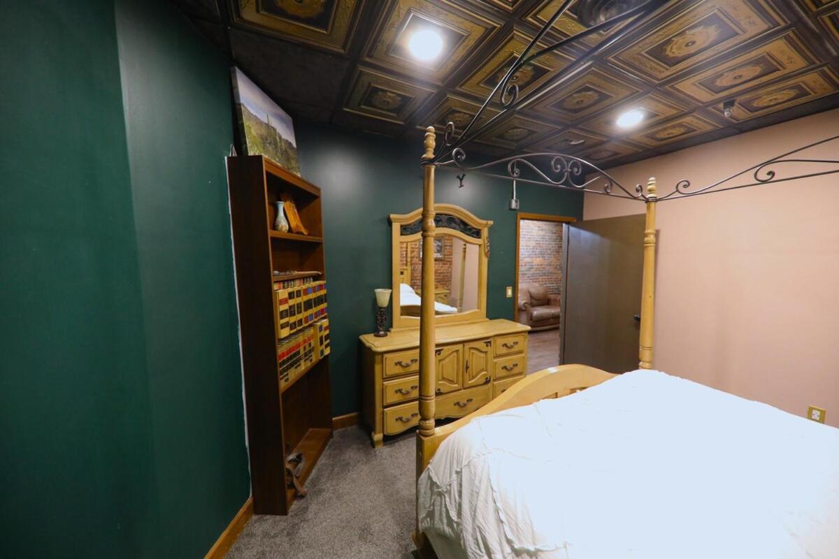 Broadway 4br 2bth 2500sf Art Gallery And Steam Holiday home