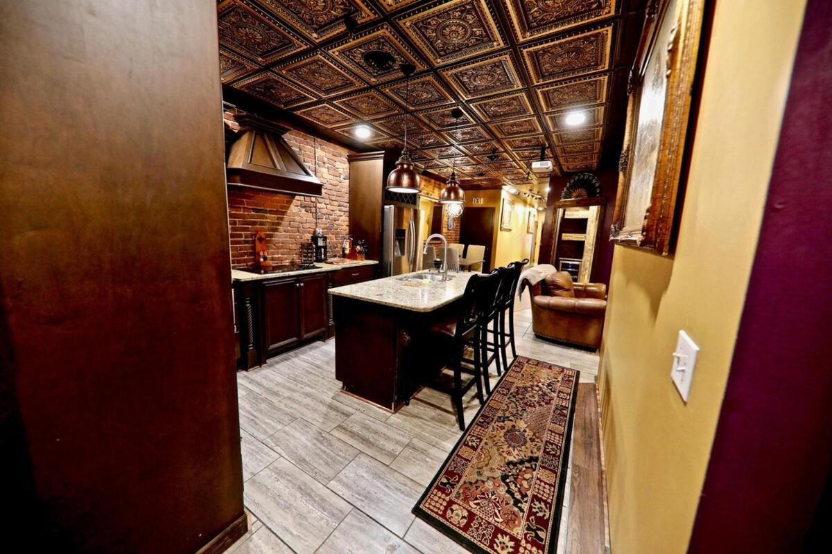Broadway 4br 2bth 2500sf Art Gallery And Steam Nashville