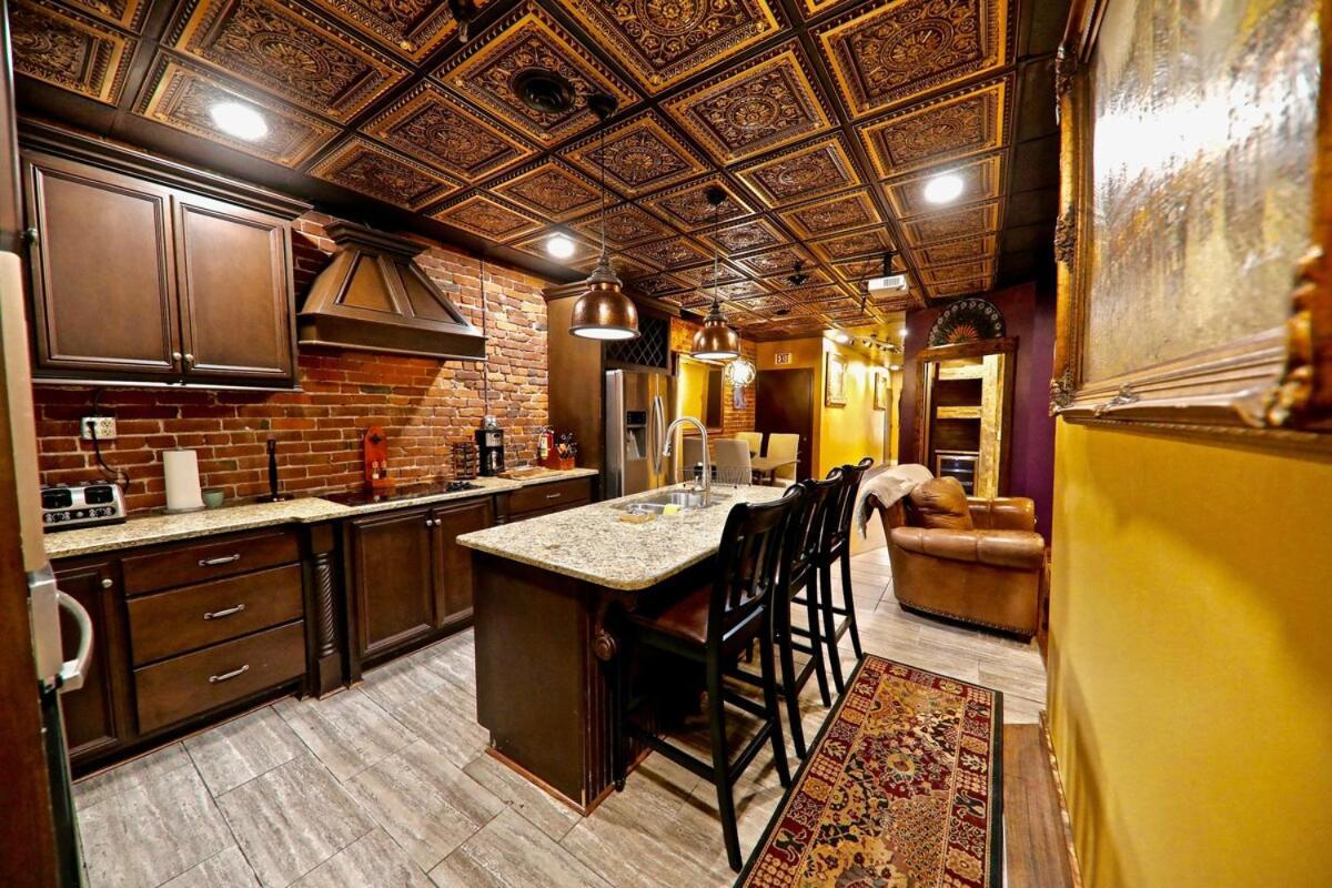 Broadway 4br 2bth 2500sf Art Gallery And Steam * Nashville