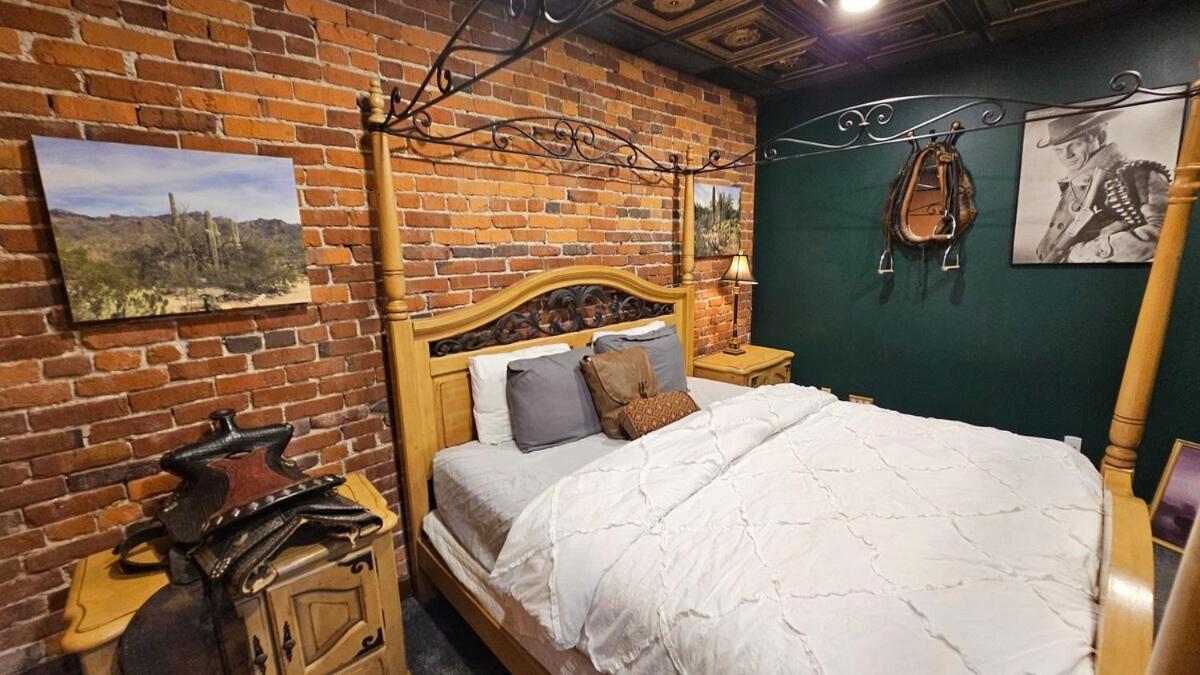 Broadway 4br 2bth 2500sf Art Gallery And Steam Holiday home Nashville