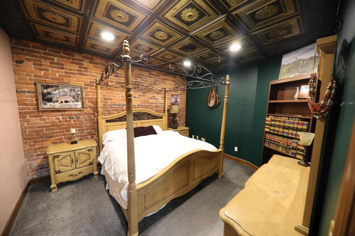 Broadway 4br 2bth 2500sf Art Gallery And Steam *