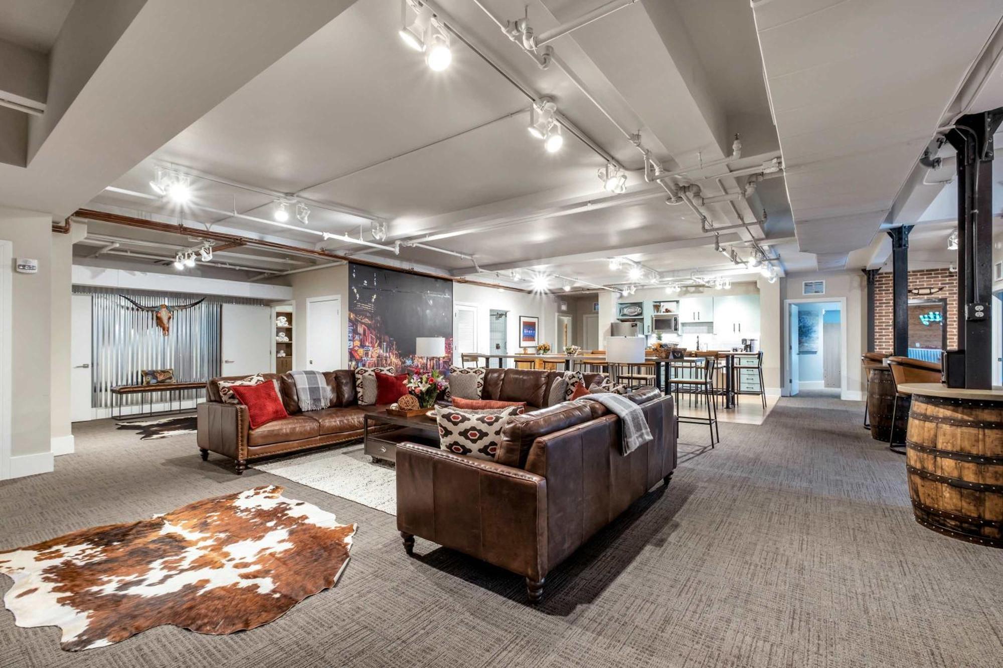 Honky Tonk 6 Bedroom By Maddox Apartment