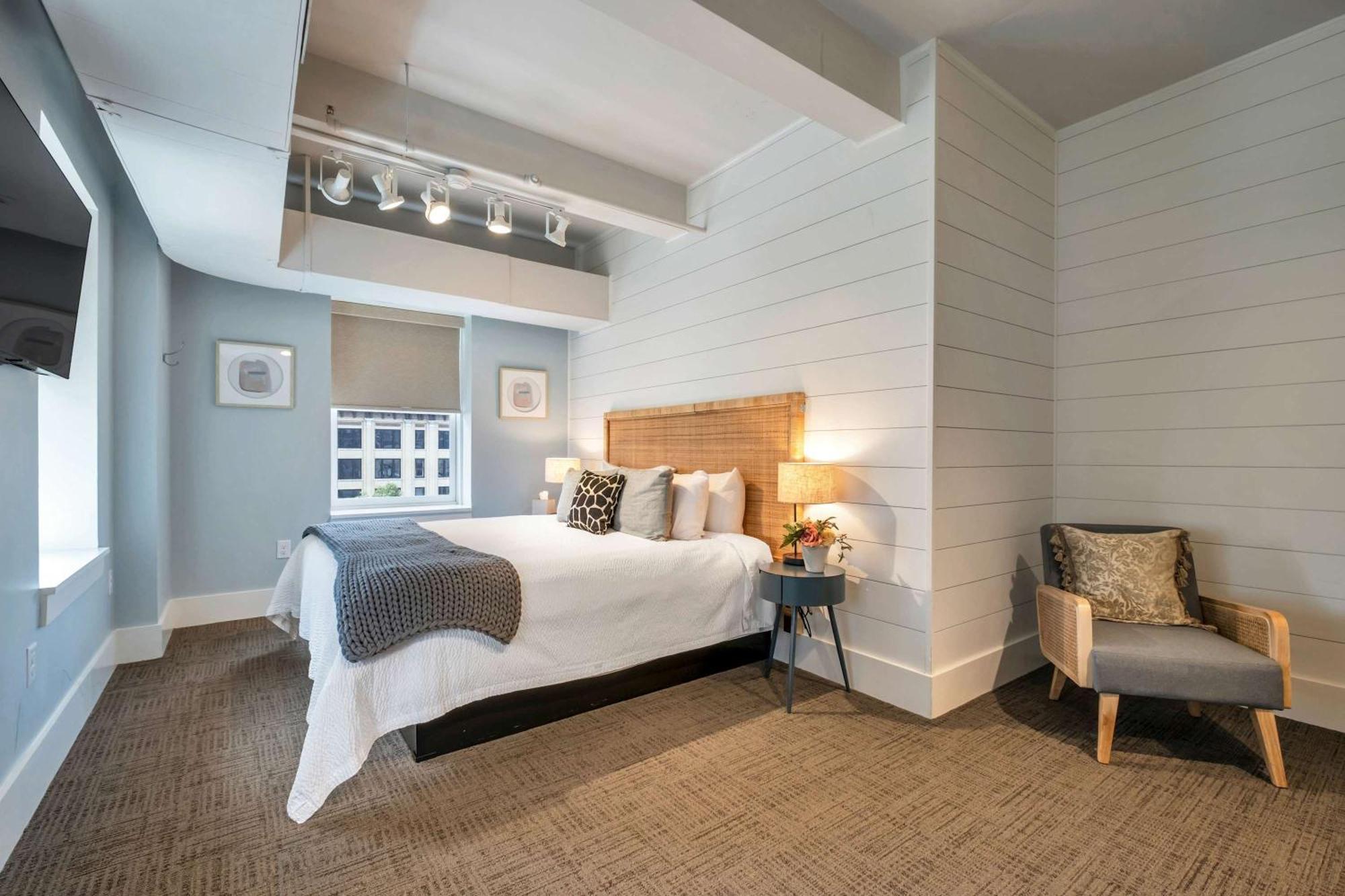 Apartment Honky Tonk 6 Bedroom By Maddox *