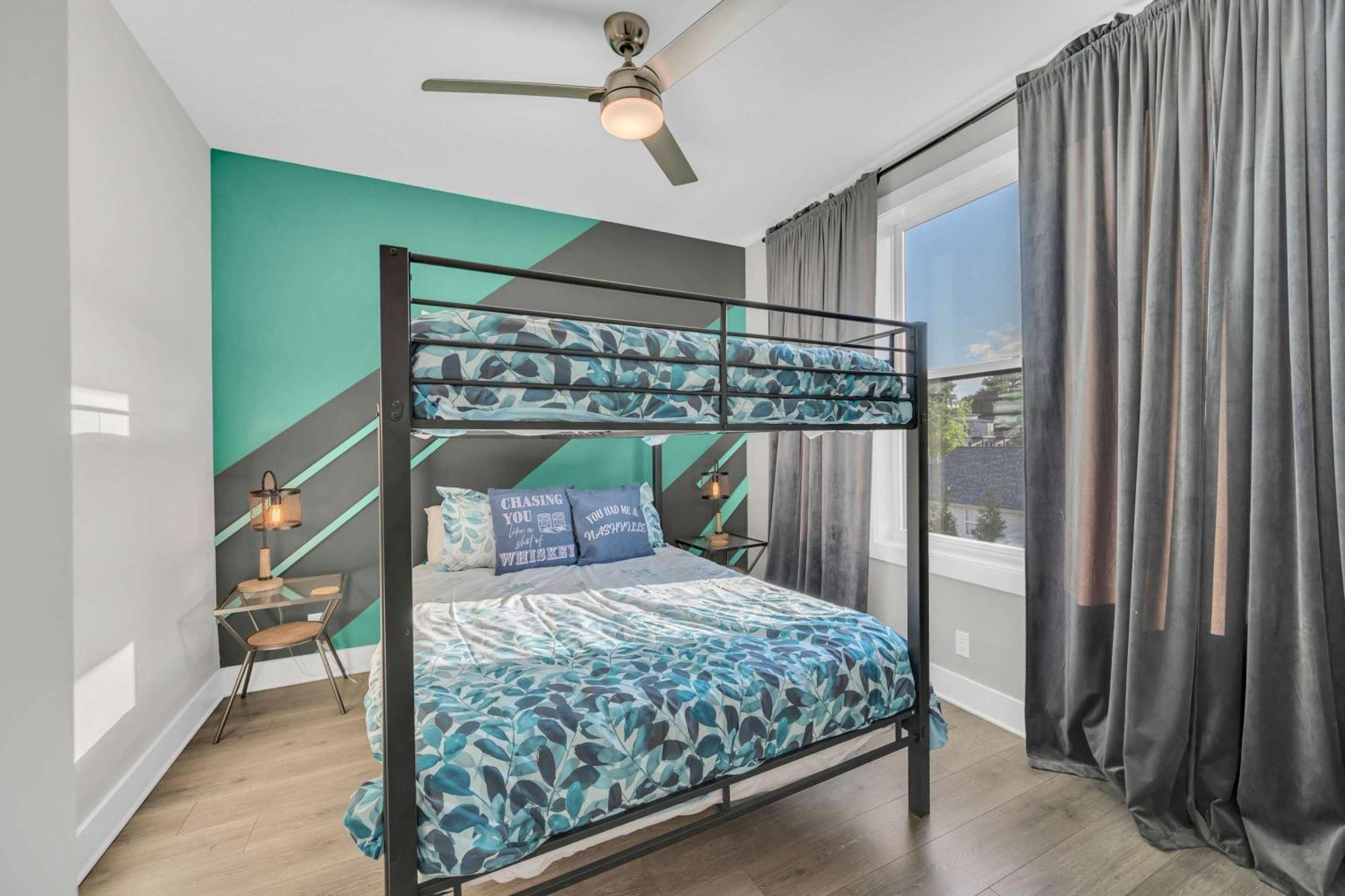 Holiday home Brand New Views Karaoke Near Downtown