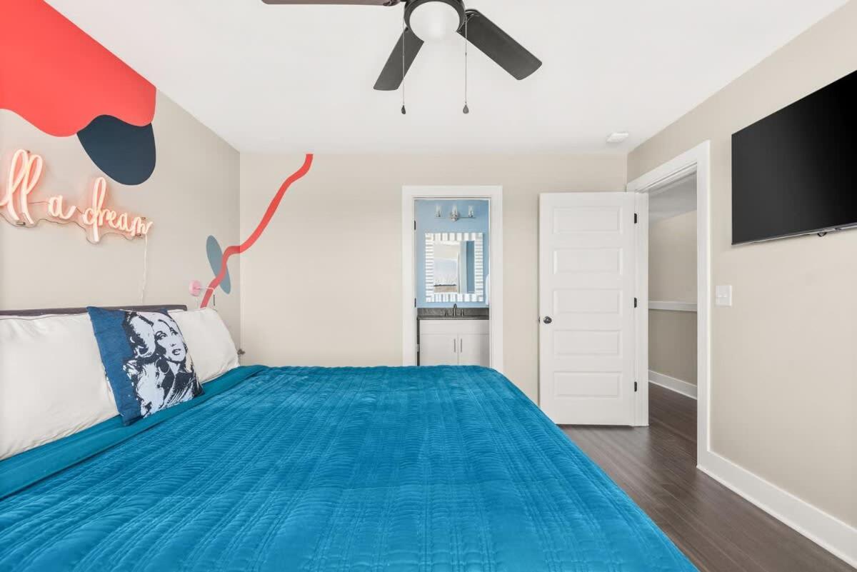 Nashvegas Theme Large Nashville