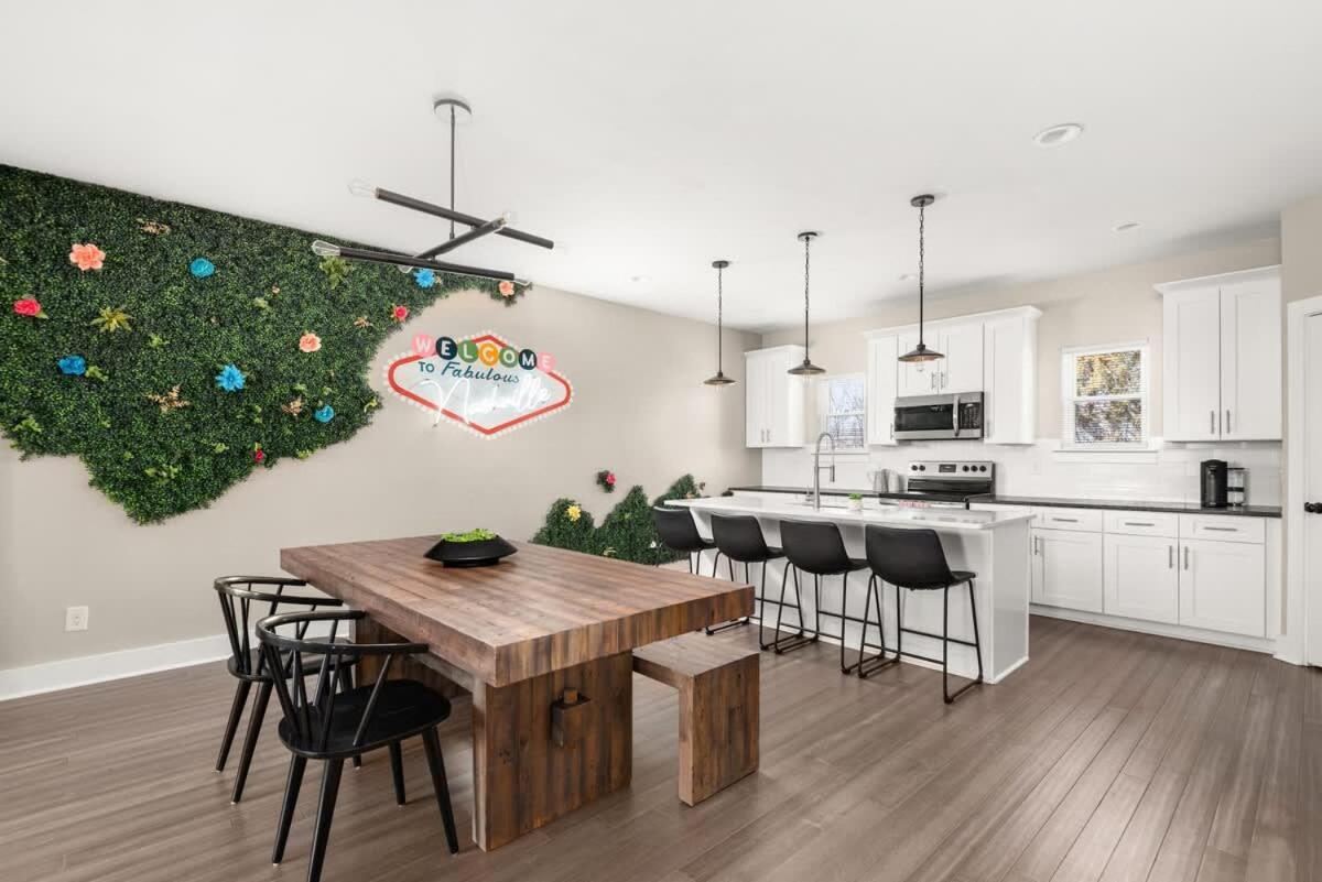 Nashvegas Theme Large Holiday home Nashville