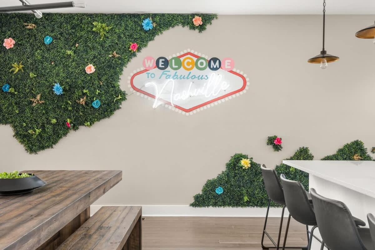 Nashvegas Theme Large * Nashville