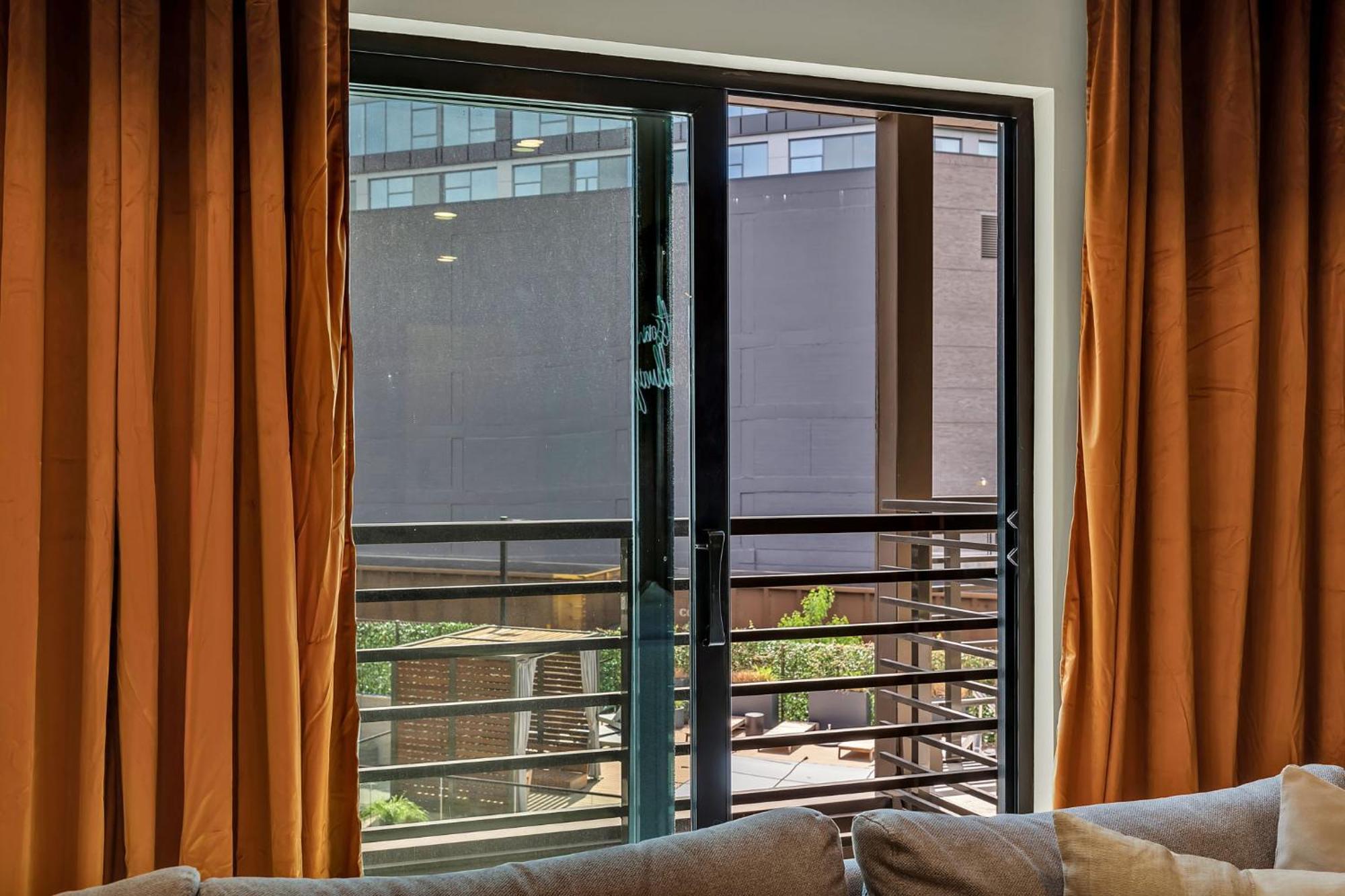 Boots On Broadway In Downtown With Parking, Pool, Gym