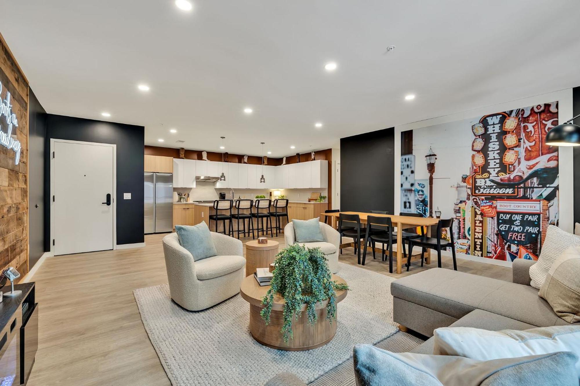 Boots On Broadway In Downtown With Parking, Pool, Gym Apartment Nashville