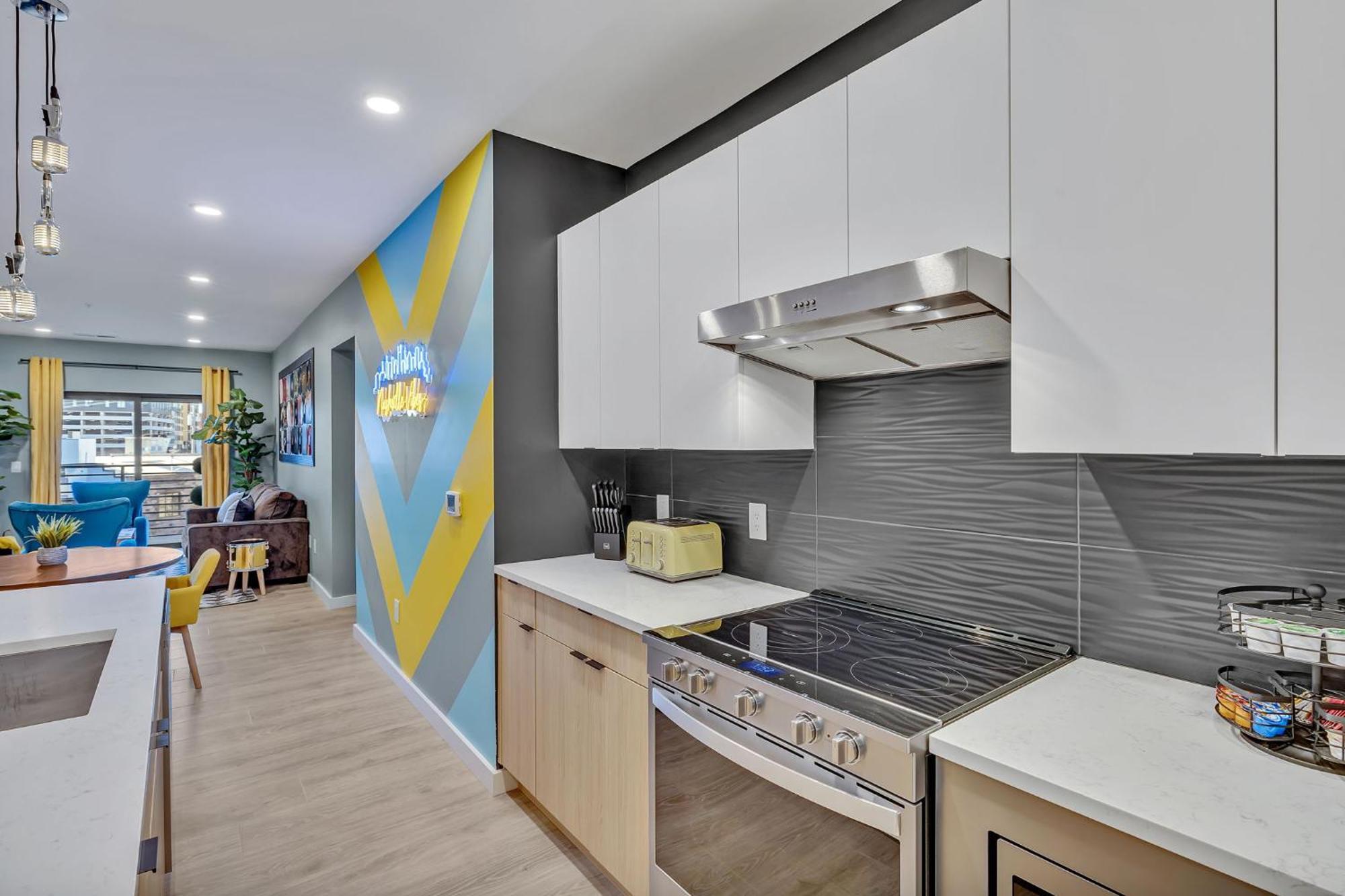 The High Note Short Walk To Broadway, Heated Pool, Gym, Parking Apartment Nashville