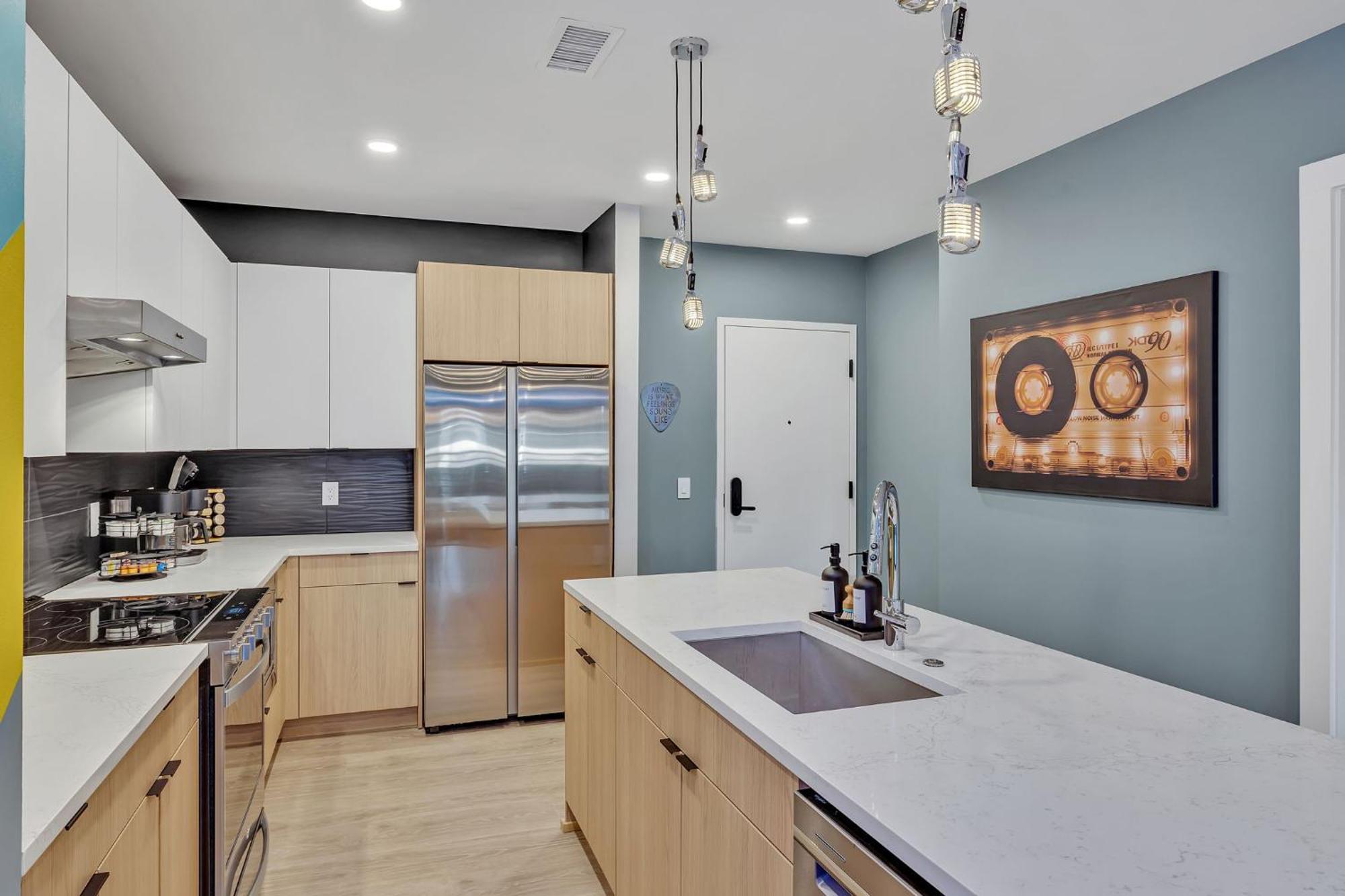 The High Note Short Walk To Broadway, Heated Pool, Gym, Parking Apartment *