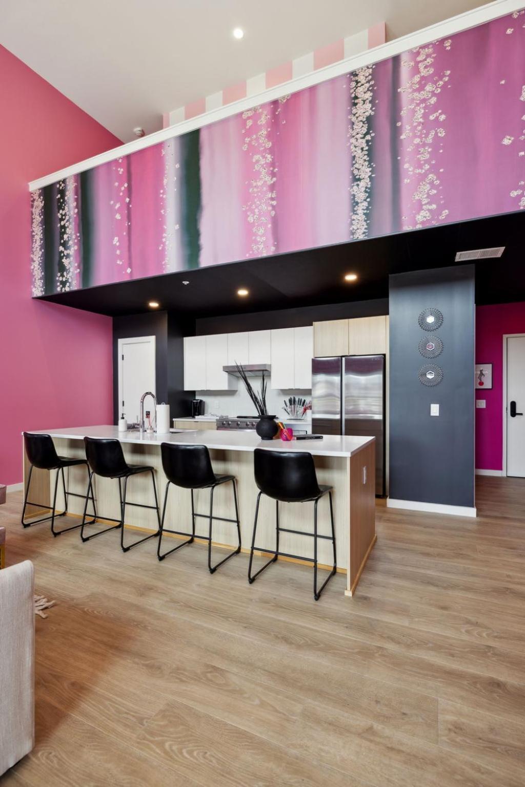 Broadway Girls In Downtown Nash, Walk To Broadway, Pool And Gym Apartment Nashville