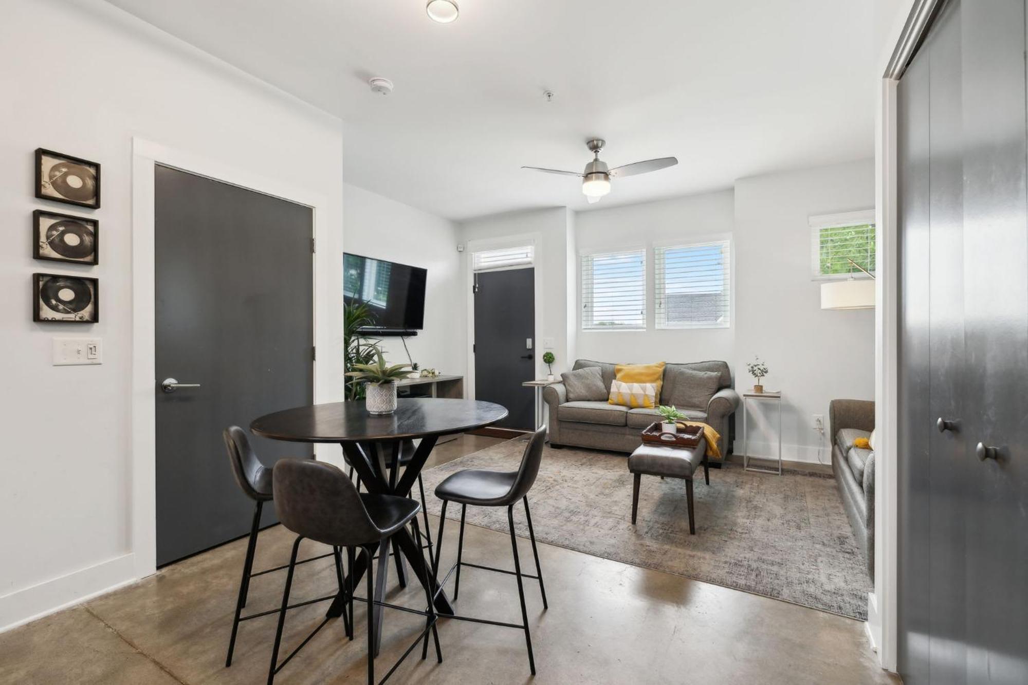 Modern 3-story Townhome W Rooftop & Views Nashville