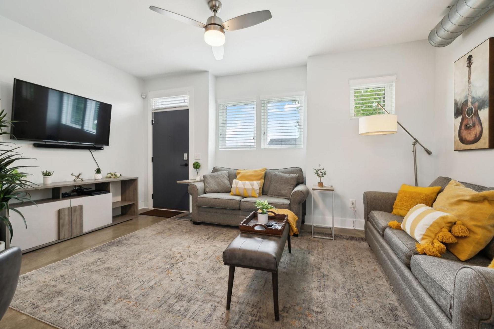 Holiday home Modern 3-story Townhome W Rooftop & Views