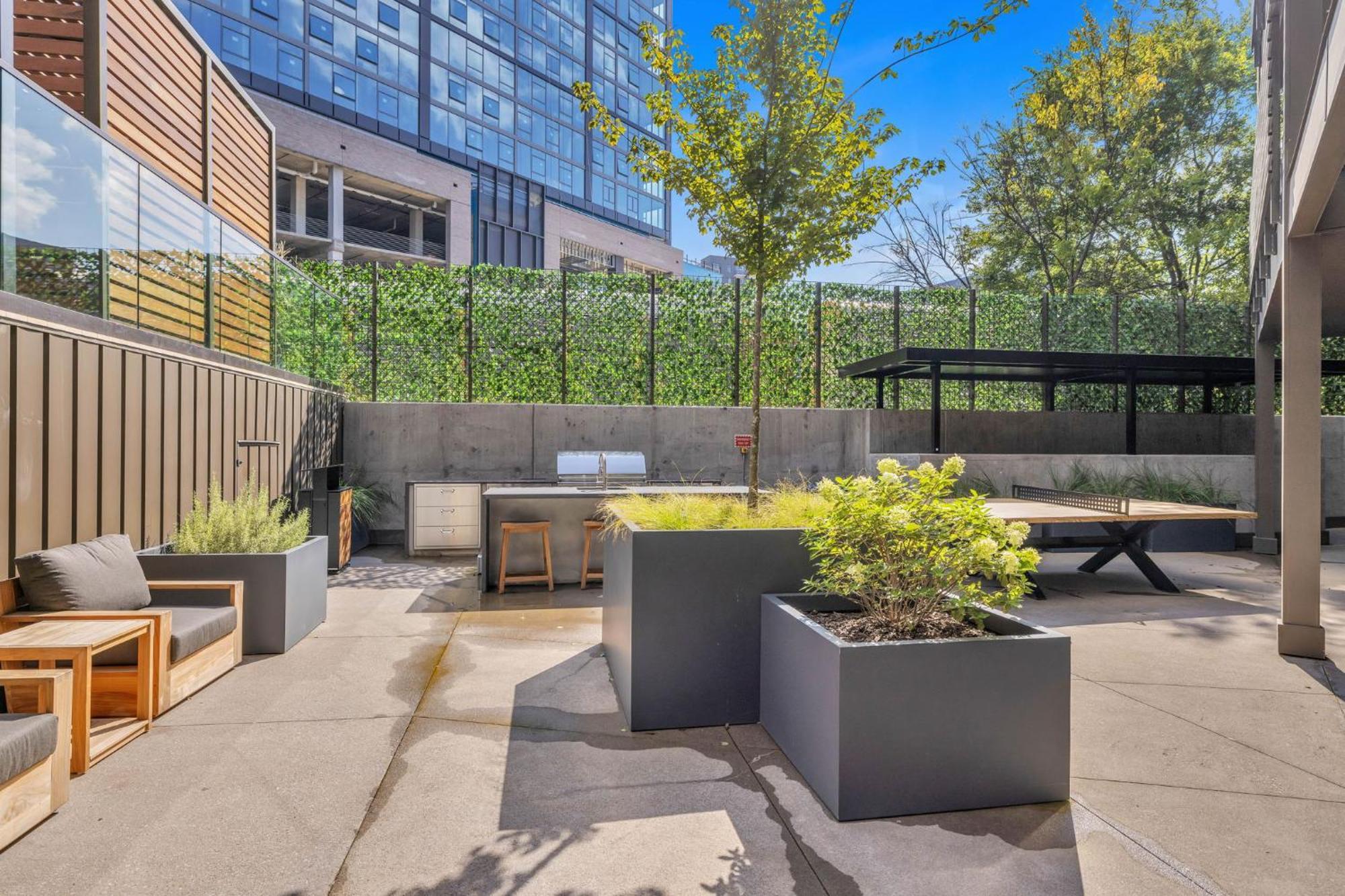 Grand Ole In Downtown Nashville, Walk To Broadway, Parking, Pool, Gym * Nashville