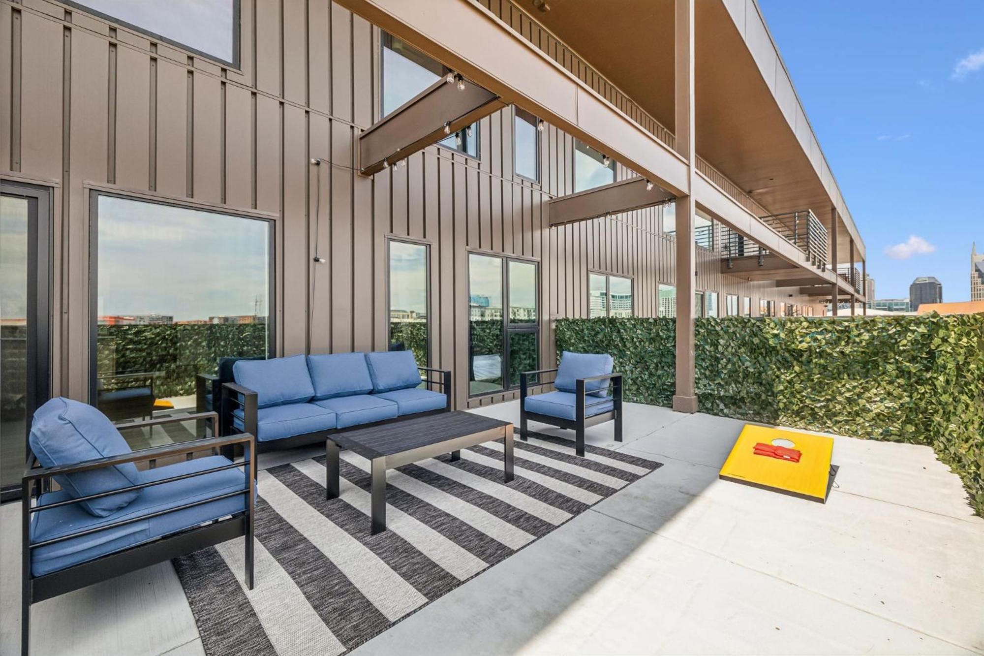 Grand Ole In Downtown Nashville, Walk To Broadway, Parking, Pool, Gym