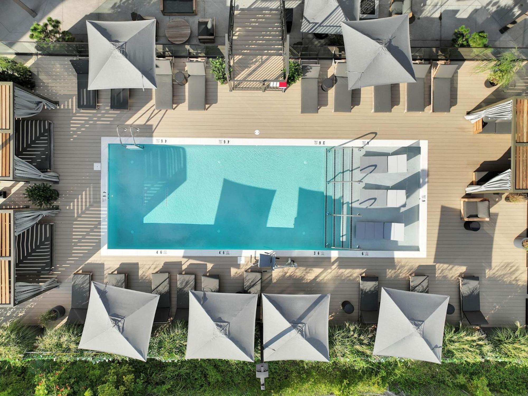 Apartment Grand Ole In Downtown Nashville, Walk To Broadway, Parking, Pool, Gym
