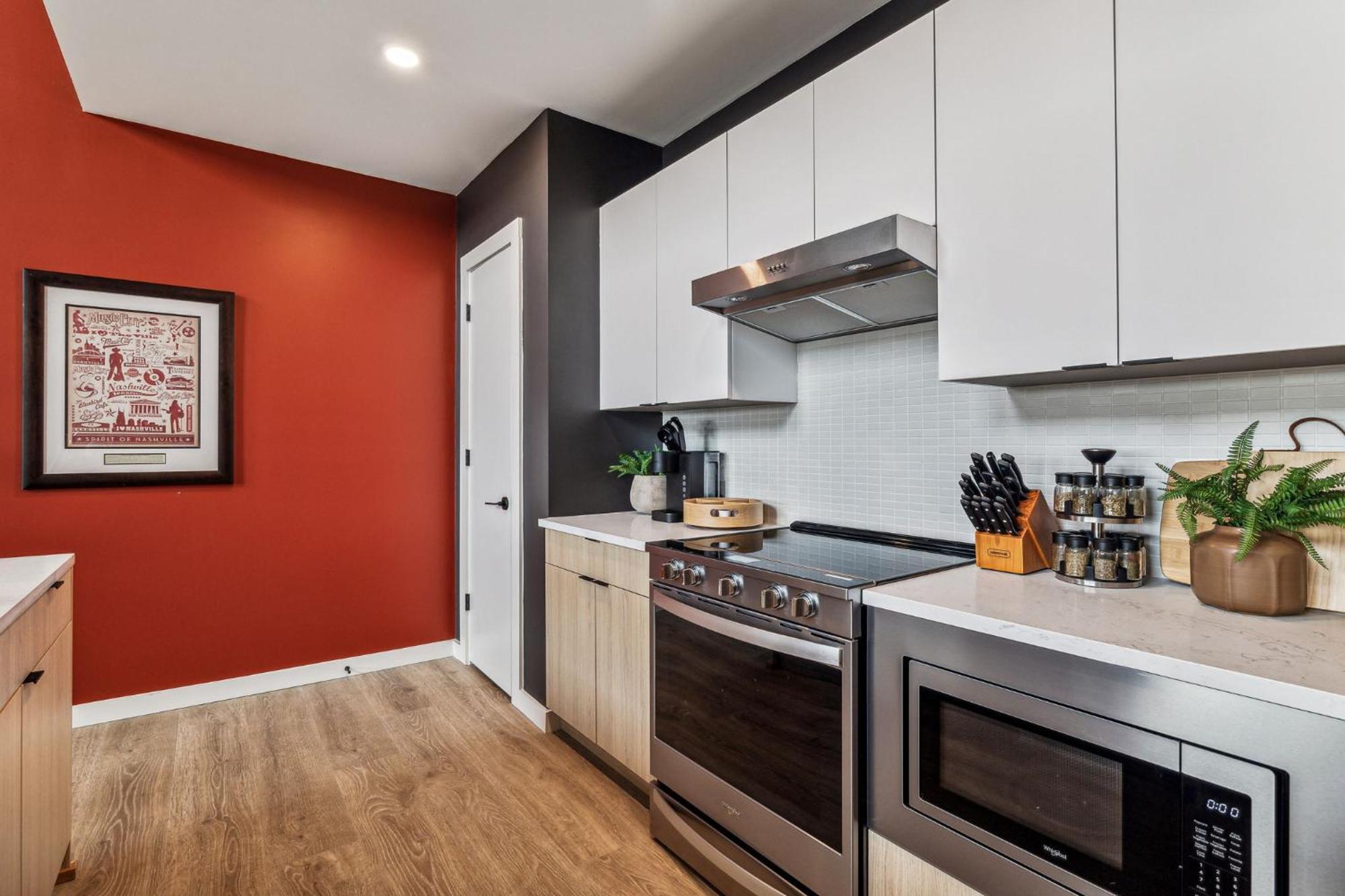 Grand Ole In Downtown Nashville, Walk To Broadway, Parking, Pool, Gym *