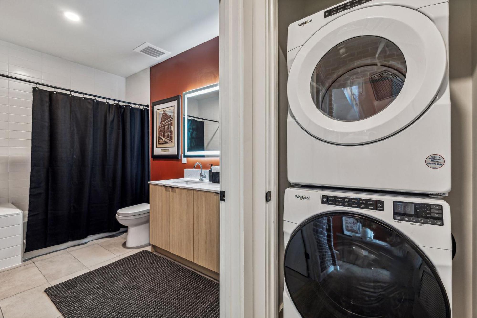 Grand Ole In Downtown Nashville, Walk To Broadway, Parking, Pool, Gym *