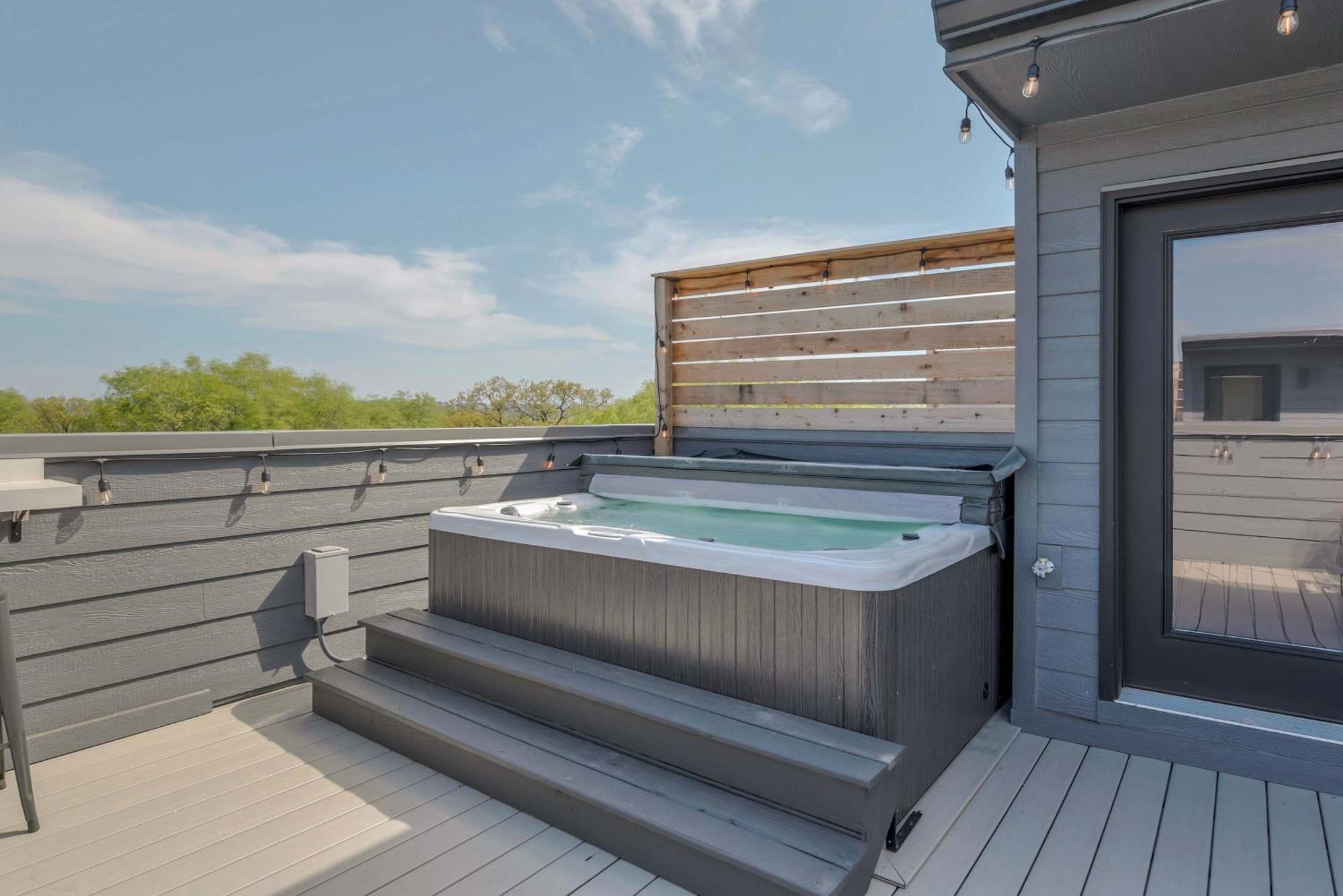 Holiday home New Iconic Duo 2 Homes & Rooftop Vibes Nashville