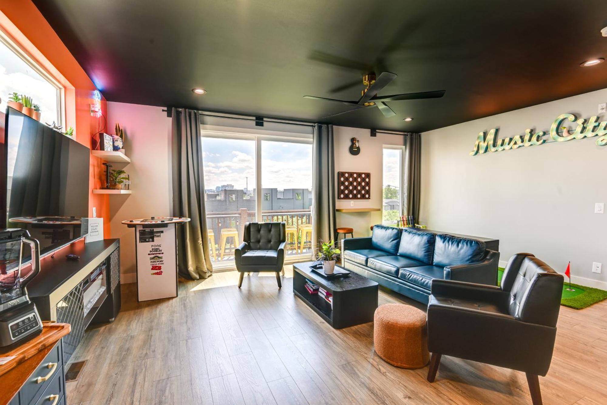 Skyline Views Townhome 3 Mi To Broadway Holiday home Nashville