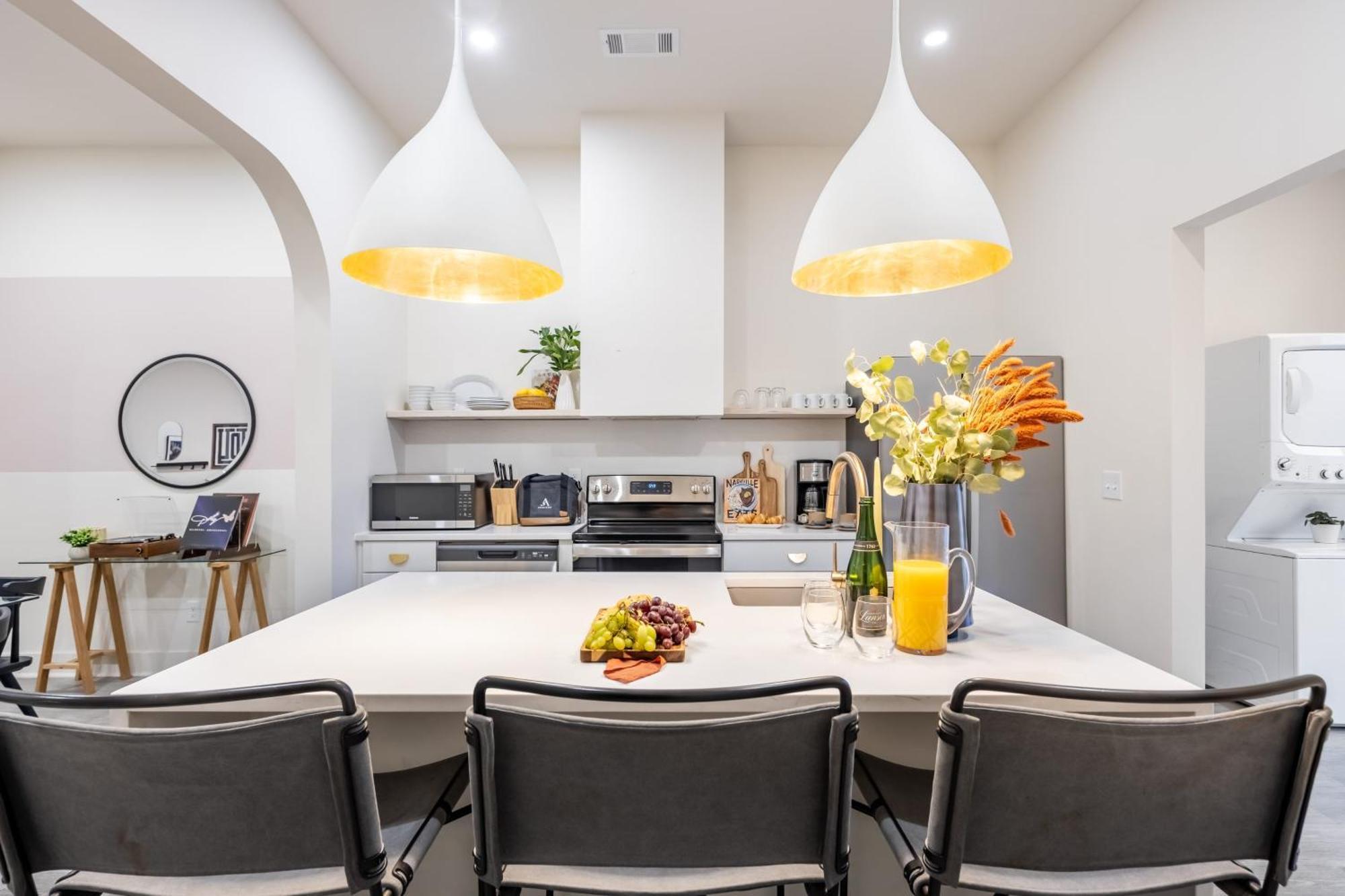Sleeps 24 2 Units Near Dt Outrider By Avantstay *