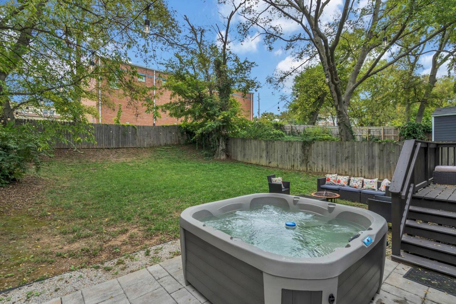 Cma Fest The Bluebelle E Nash Songwriter 3 Bed 3 Bath Hot Tub Fenced Yard 30 Or Days By Skyrun Holiday home *