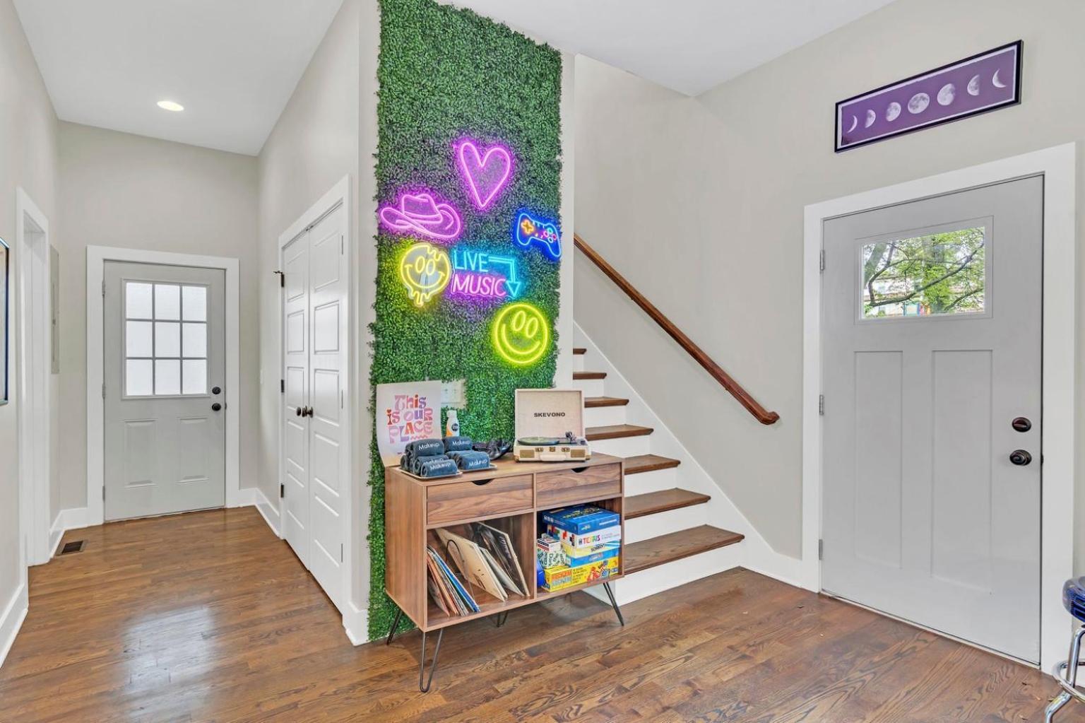 Holiday home Cma Fest The Bluebelle E Nash Songwriter 3 Bed 3 Bath Hot Tub Fenced Yard 30 Or Days By Skyrun *