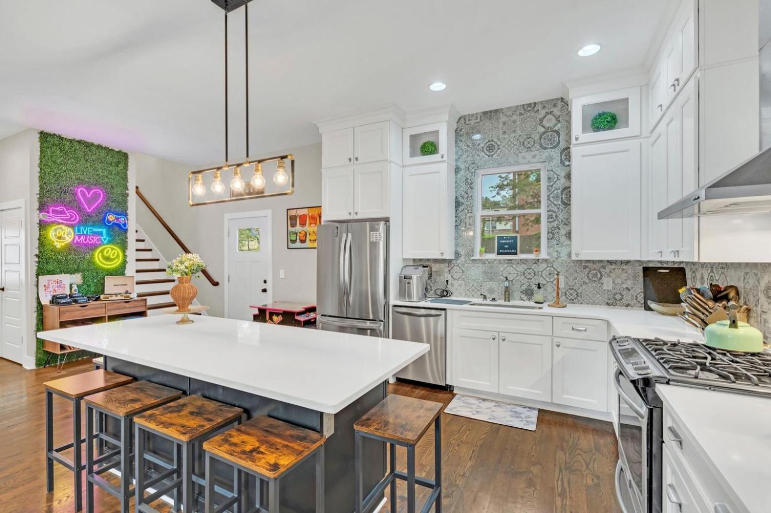 Cma Fest The Bluebelle E Nash Songwriter 3 Bed 3 Bath Hot Tub Fenced Yard 30 Or Days By Skyrun Holiday home