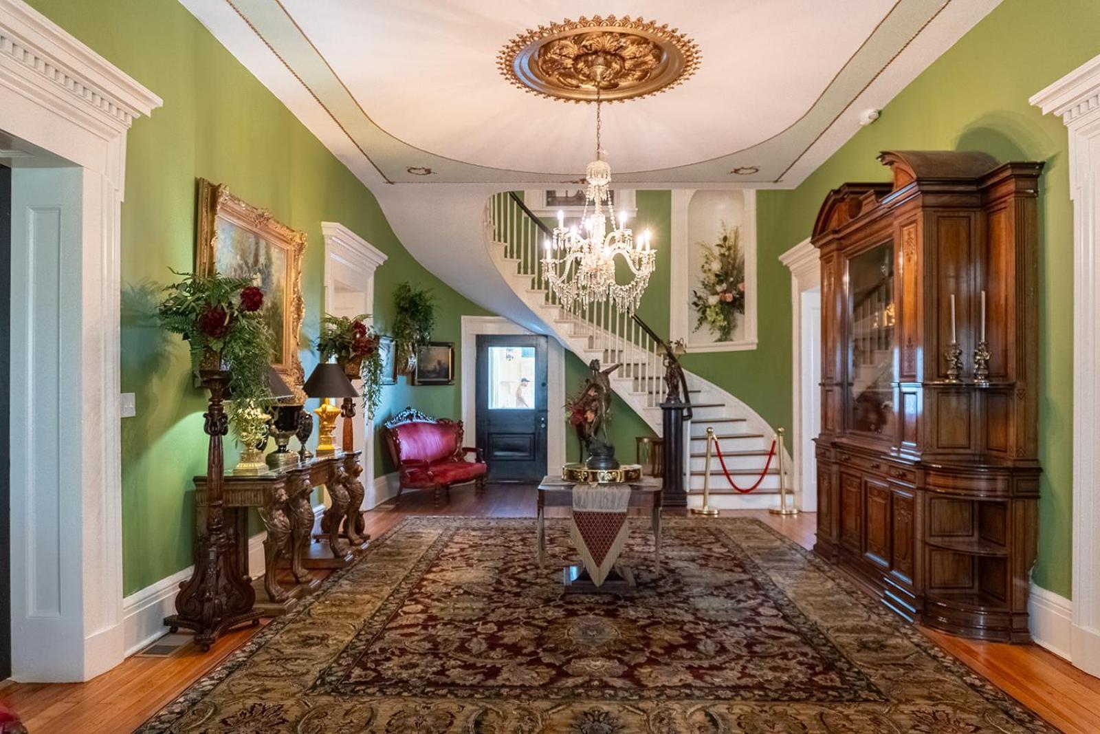 Belle Air Mansion And Bed & Breakfast Nashville