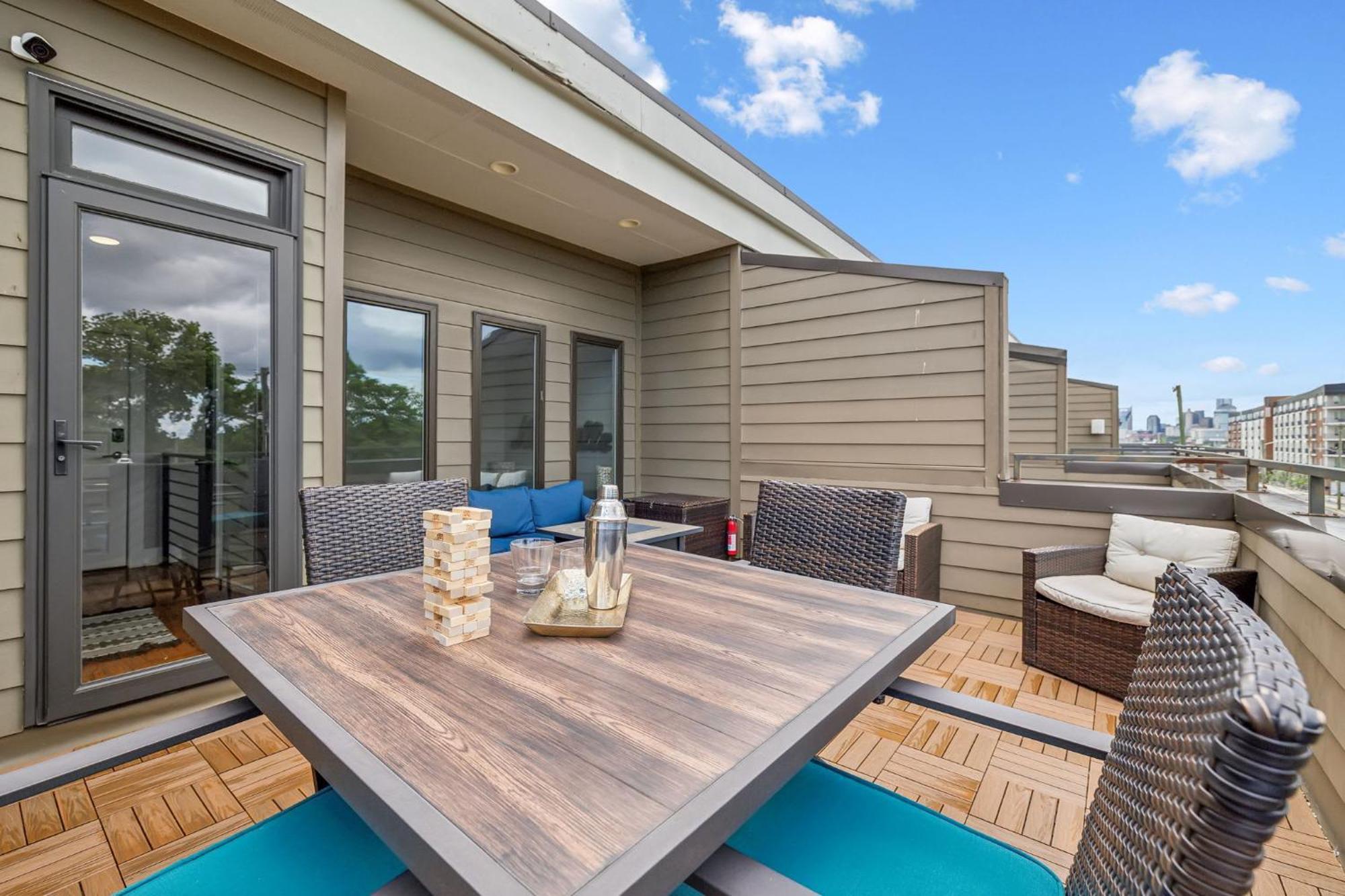Holiday home Spacious 3-story Townhome W Rooftop & Views Nashville