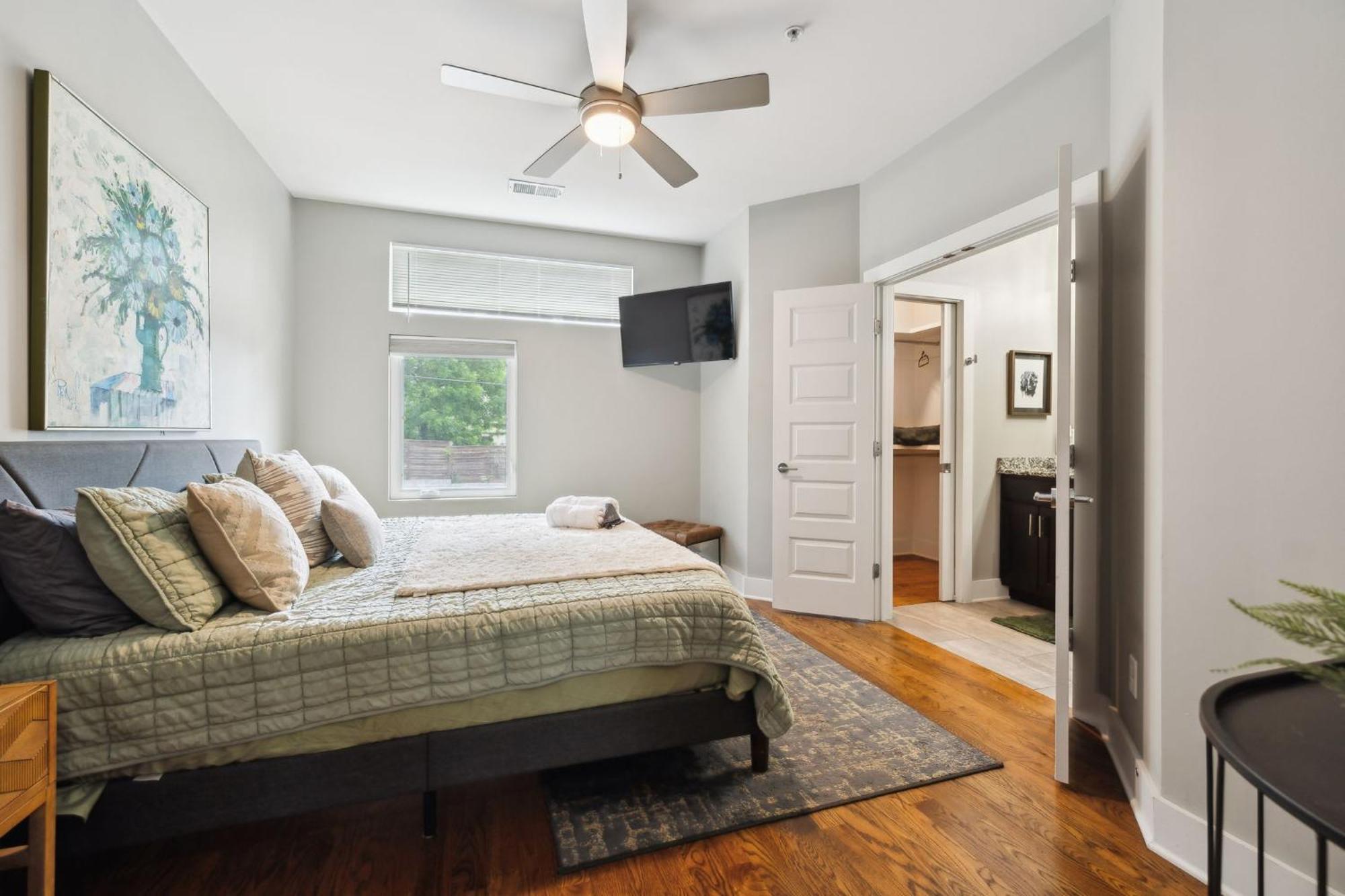 Spacious 3-story Townhome W Rooftop & Views Nashville