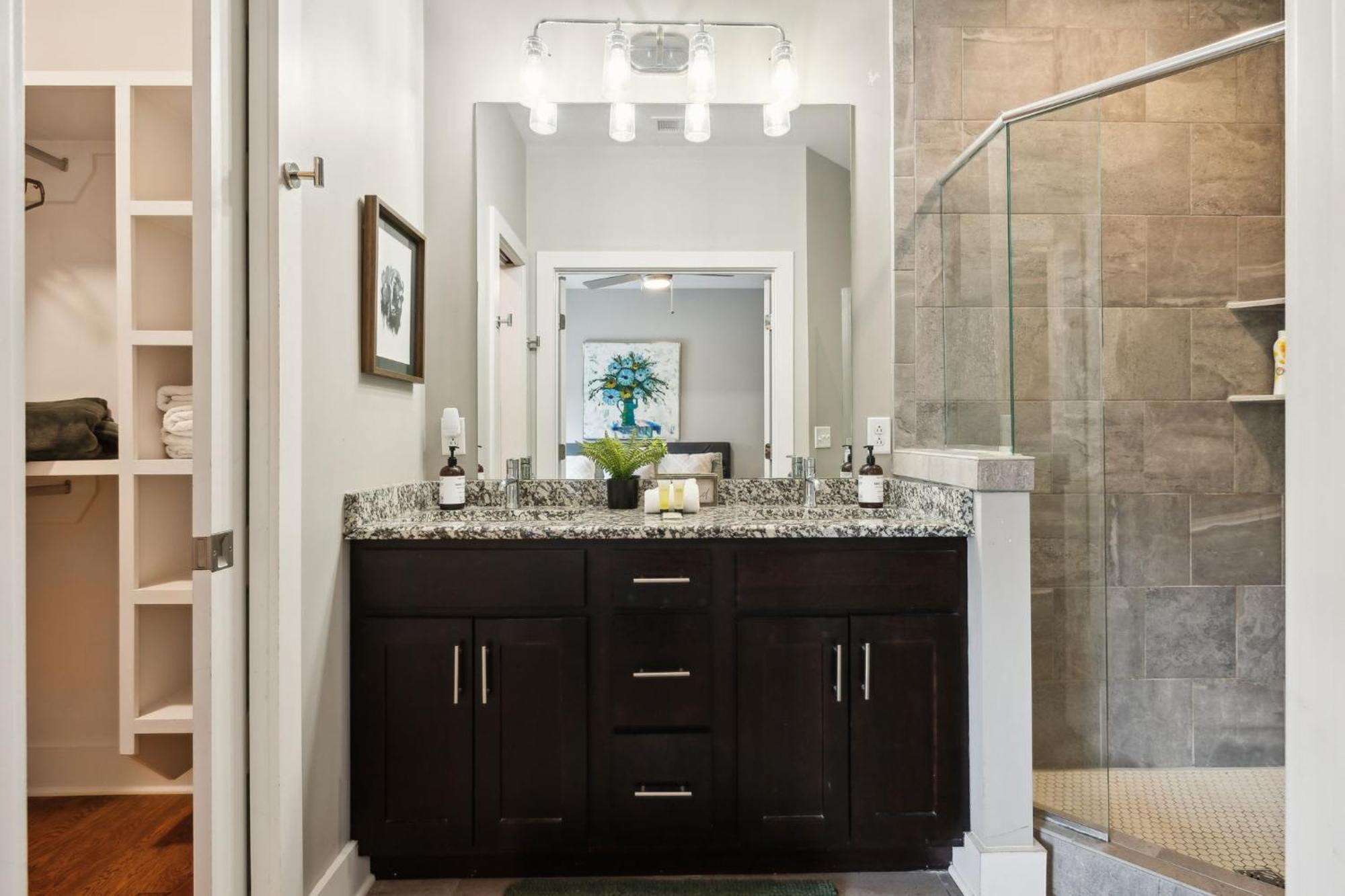 Spacious 3-story Townhome W Rooftop & Views * Nashville
