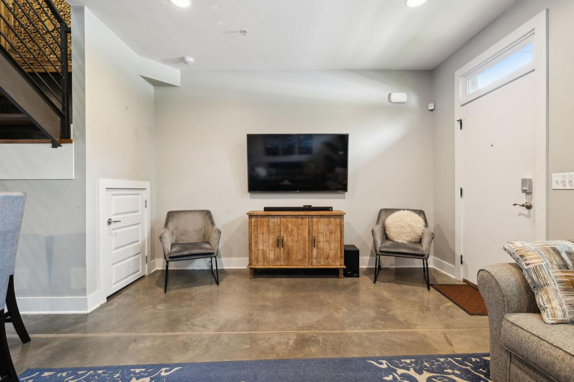 Spacious 3-story Townhome W Rooftop & Views Holiday home Nashville