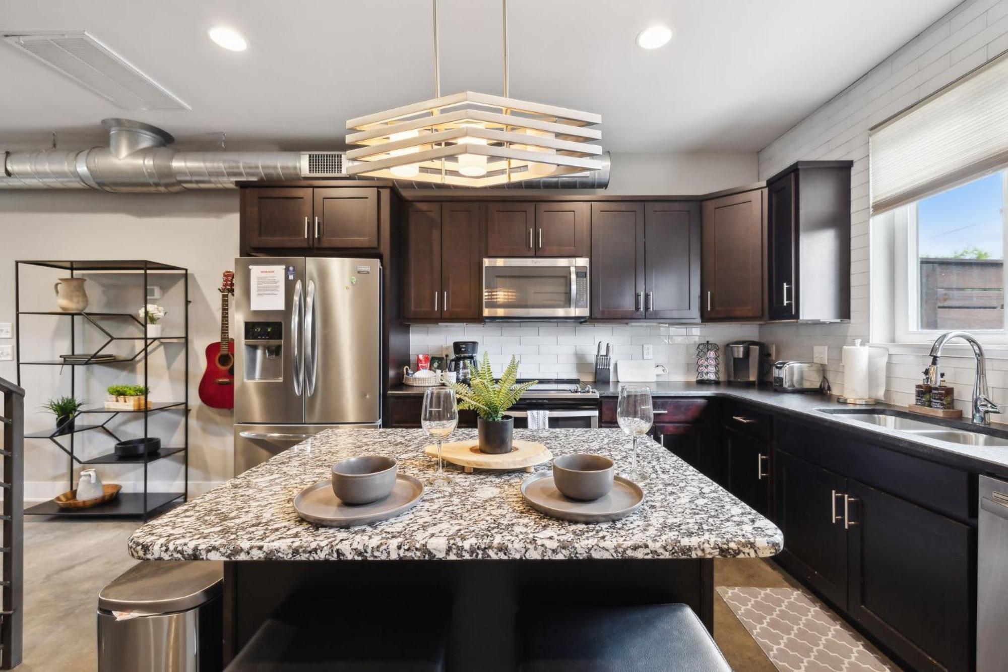 Spacious 3-story Townhome W Rooftop & Views Nashville