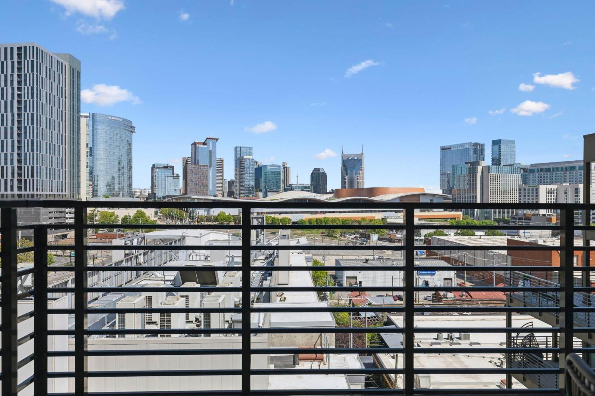 The Rhythm And Rooftop Penthouse Walk To Broadway With Pool And Amazing Views Holiday home